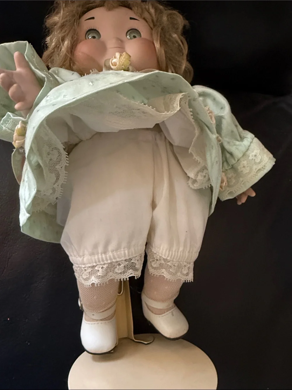 Goebel Collector Porcelain Doll Dolly Dingle Musical with Tag & a Stand 1989